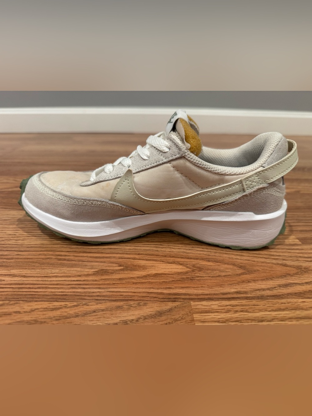 Nike Women’s Beige casual Shoes Low Top Mesh Suede Lace-Up Breathable Sneakers - Picture 2 of 10